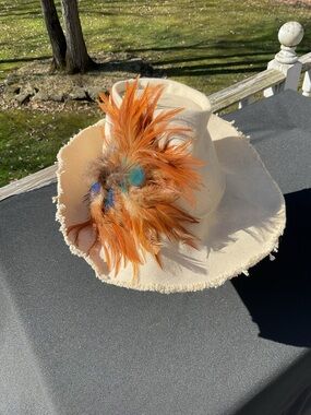 Canvas fedora/cowboy hat feather accents